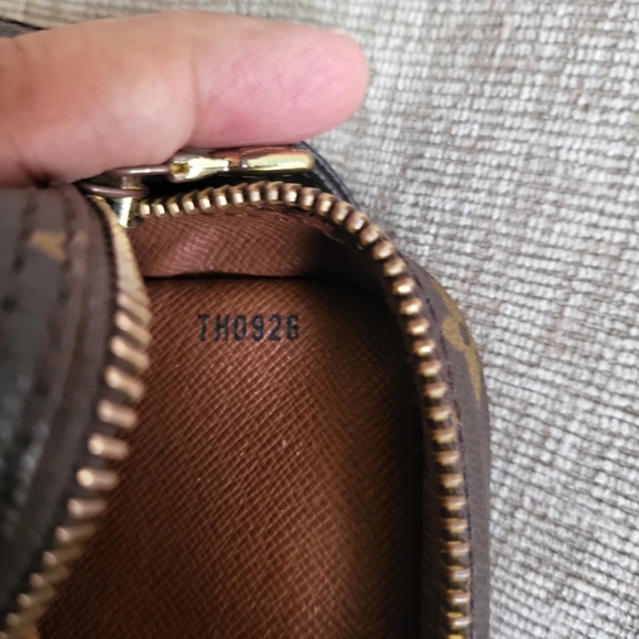 Authentic LOUIS VUITTON Monogram Amazone Shoulder Cross Body Bag - Picture 10 of 12